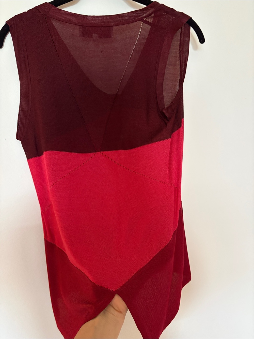 Yves Saint Laurent Sleeveless Colorblock knit silky V-Neck Top. - Picture 5 of 12